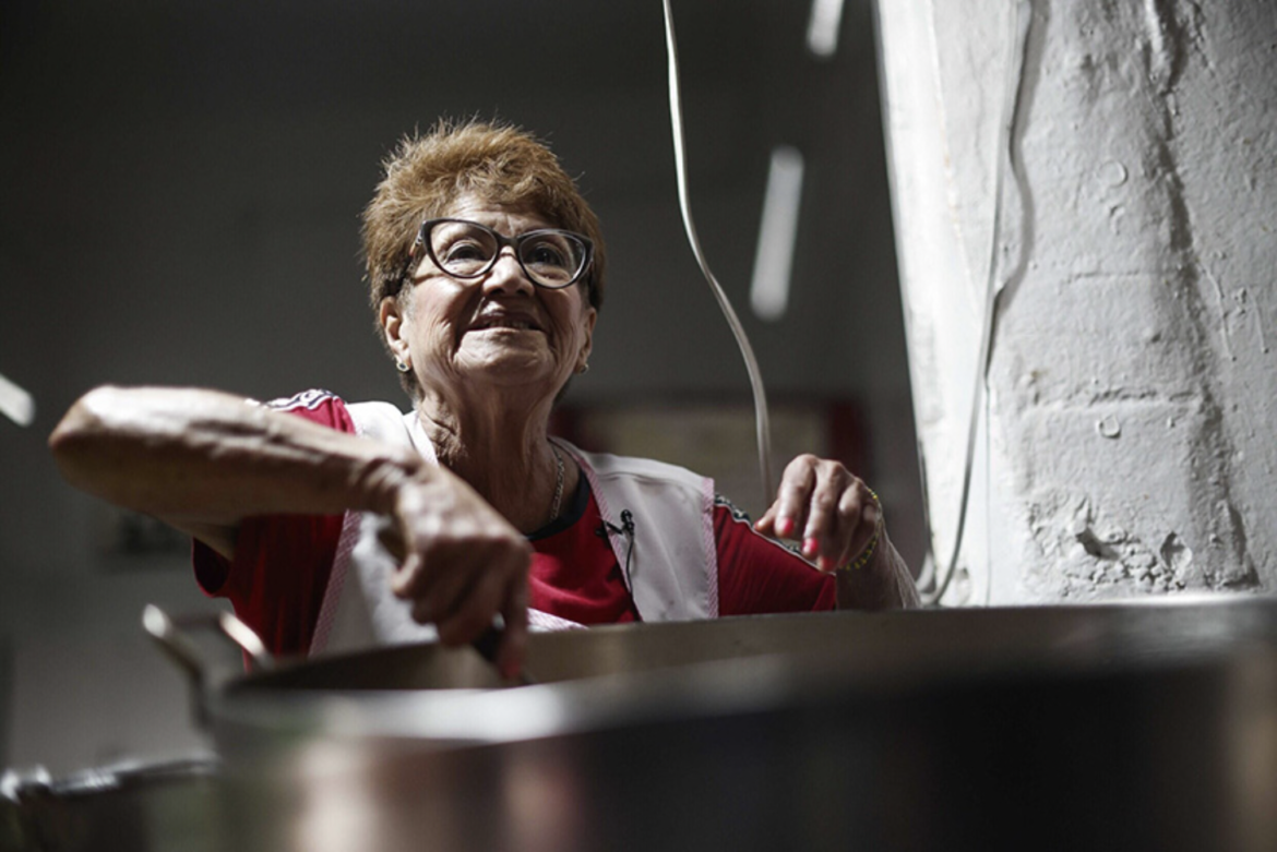 Maria del Pilar Cortes trabaja en su restaurante de tacos (taquería) “Las Corazonas” en el barrio de Tepito de la Ciudad de México el 9 de enero del 2024 © Rodrigo Oropeza / AFP
